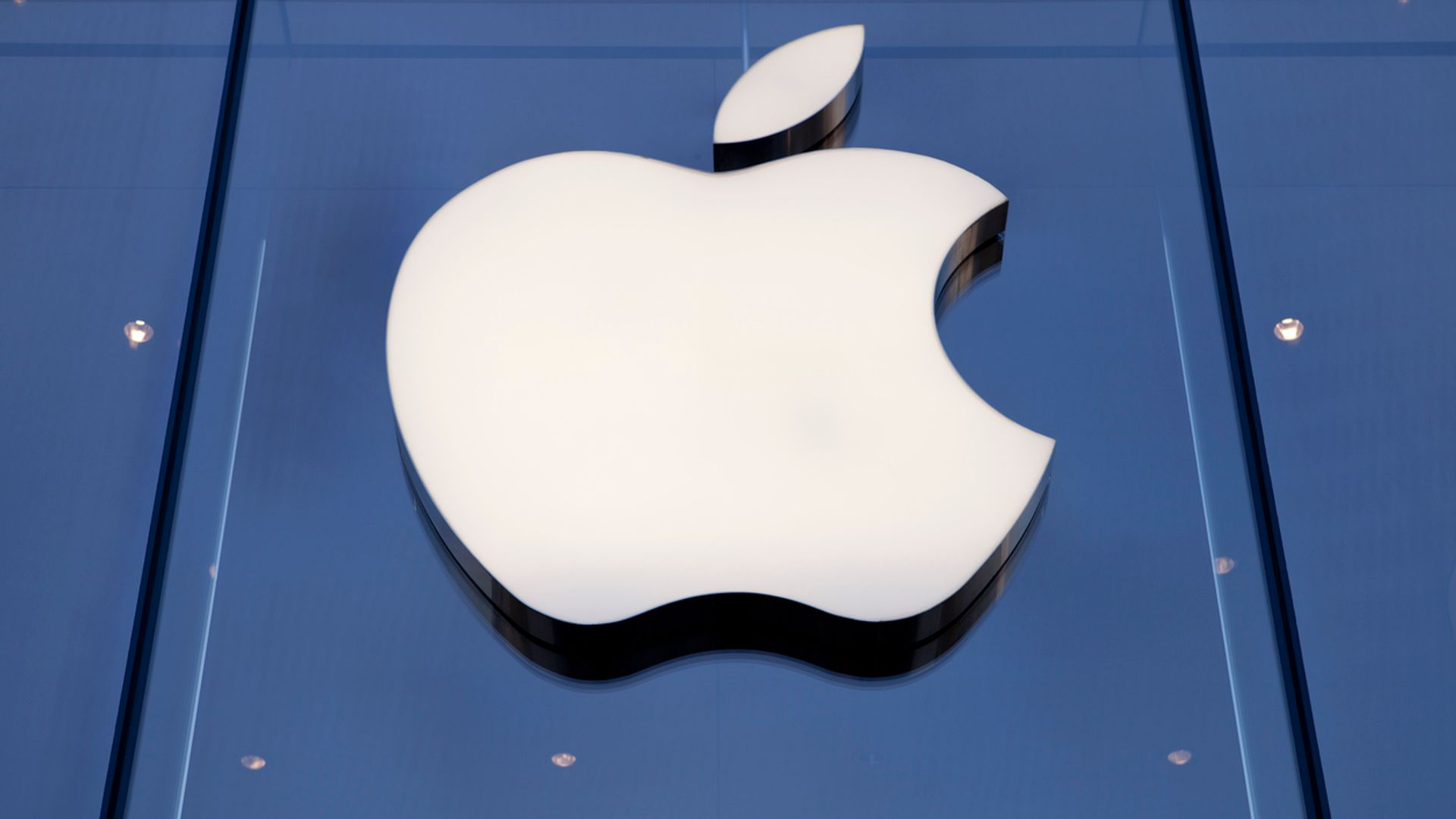 10% Apple discount available to several million Britons; poll results on scrapping triple lock | This week's Money newsletter