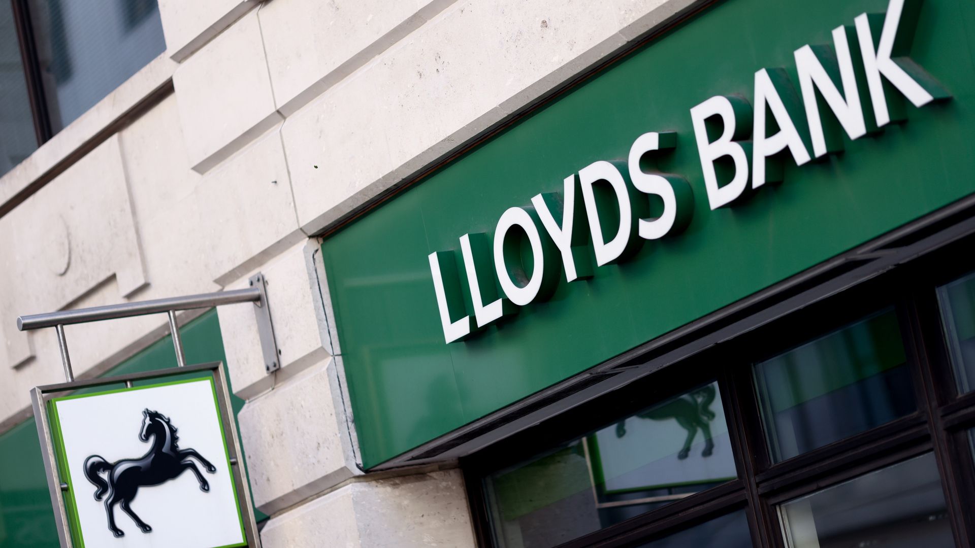 Lloyds clinches &#163;120m deal for digital wallet provider Curve