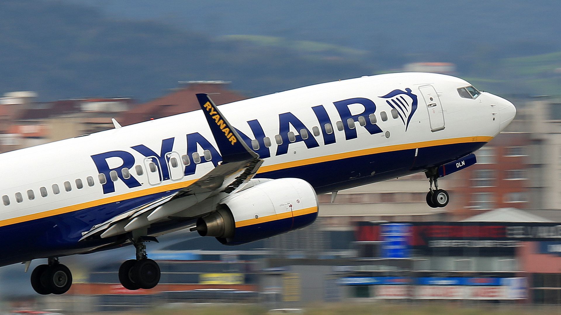 Ryanair warns of jet fuel supply disruption in May