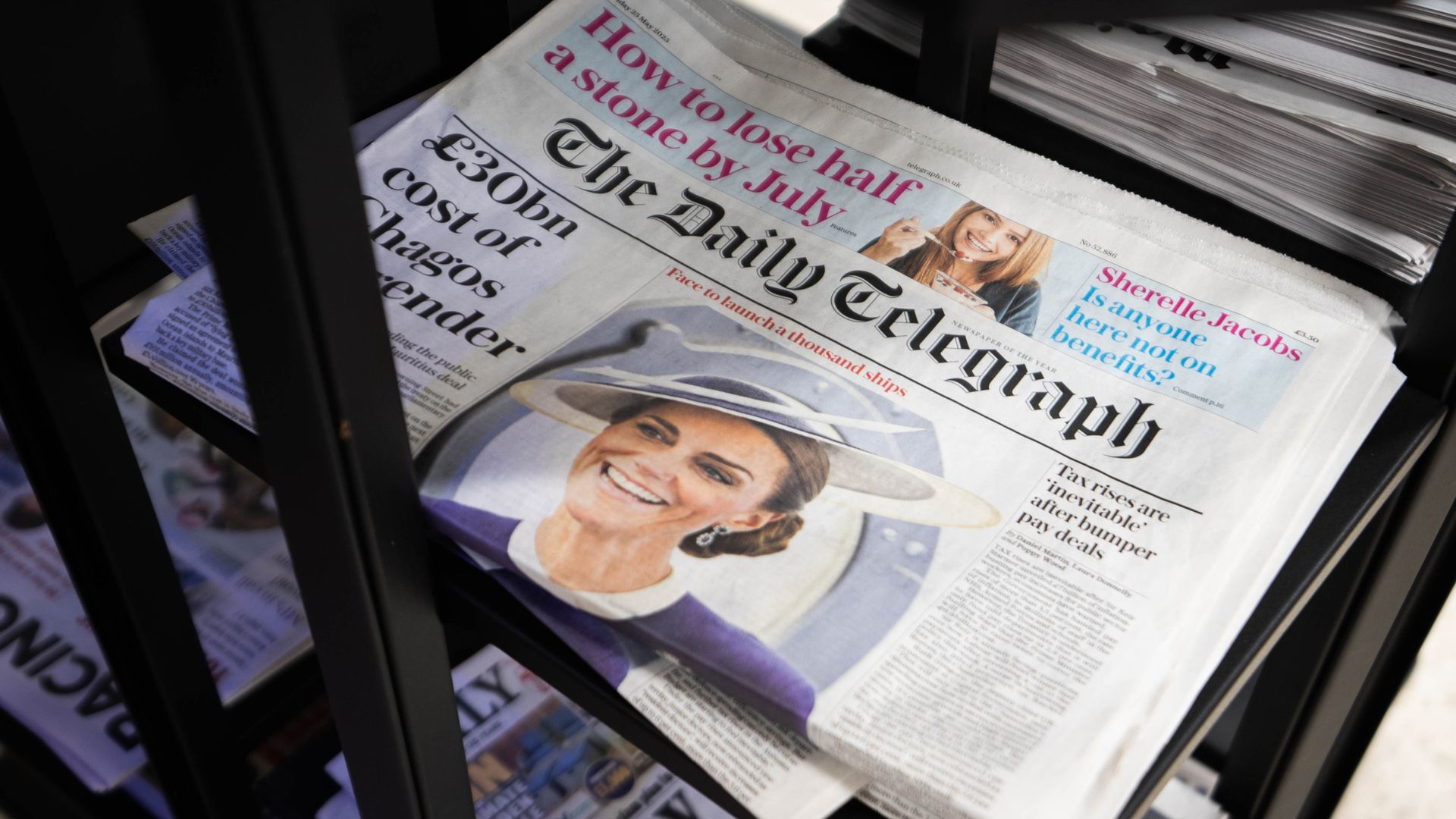 Daily Mail owner in talks to buy Telegraph titles for &#163;500m