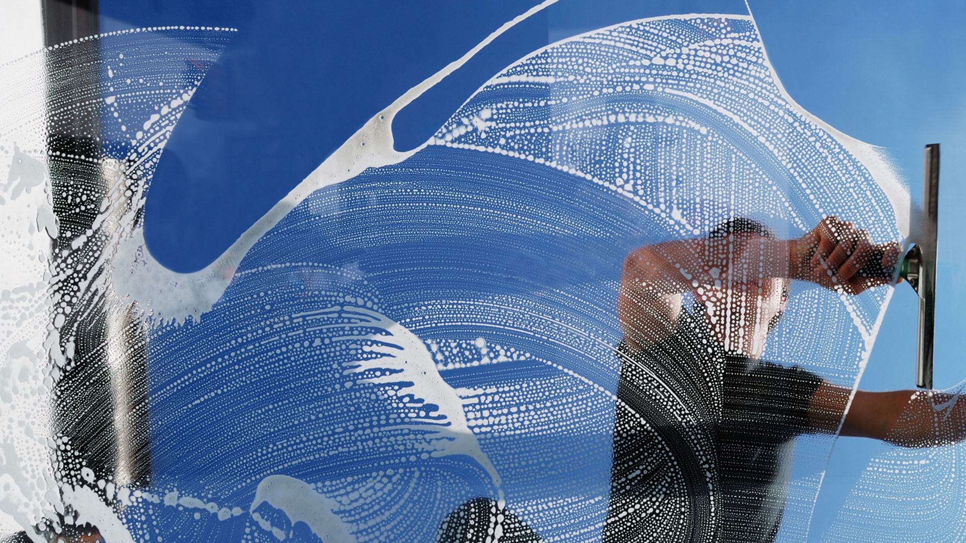 'I'm a window cleaner - here's a cleaning technique you won't know and the customer comment that annoys us'