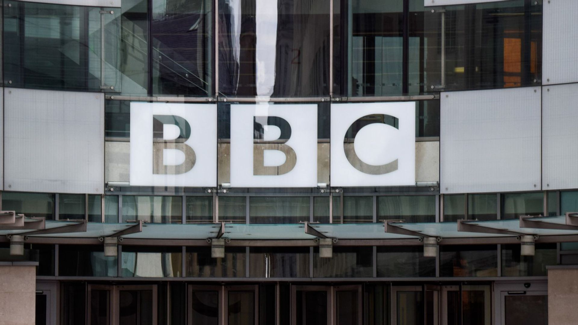 BBC should be 'put beyond reach of politicians', says Observer boss