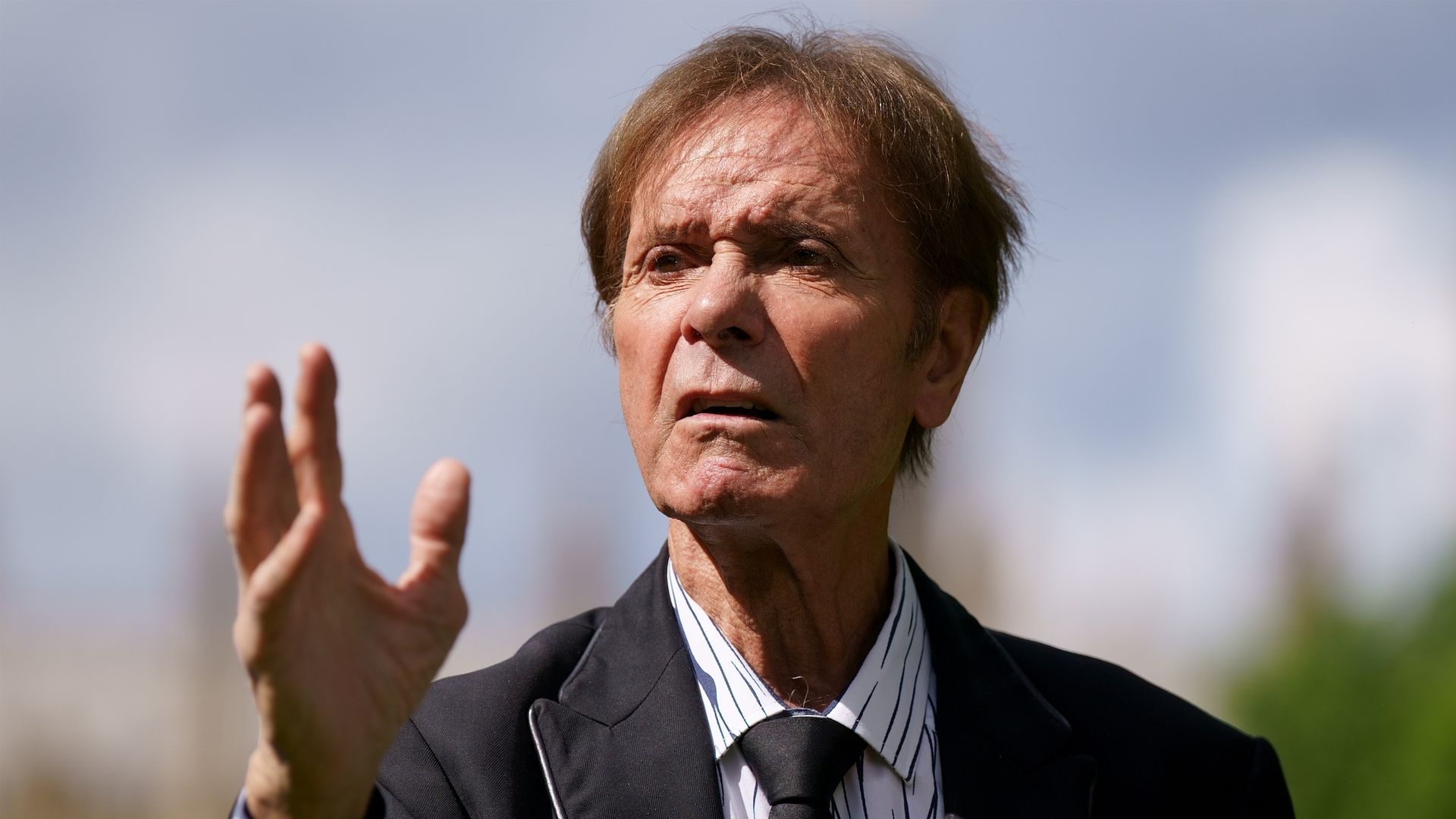 Sir Cliff Richard says he has been treated for prostate cancer