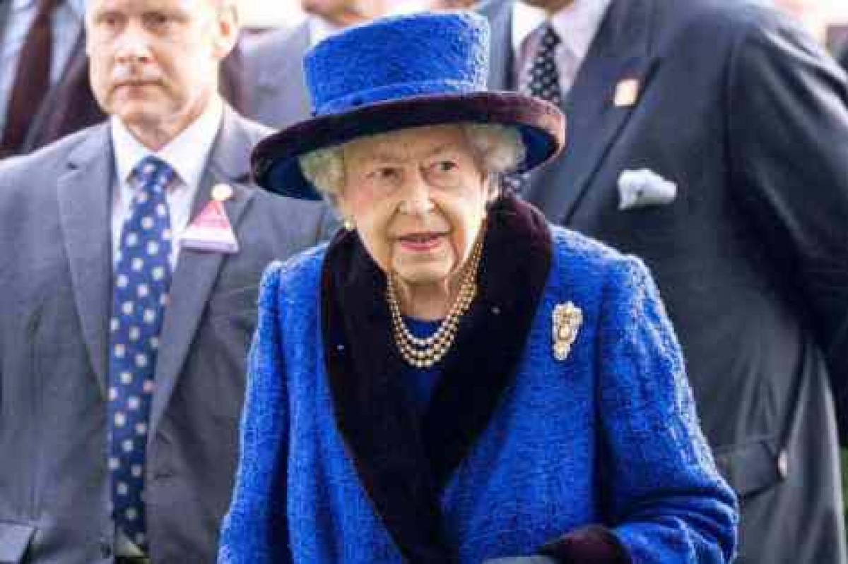 Queen Elizabeth's broke the wall of life by listening to this song