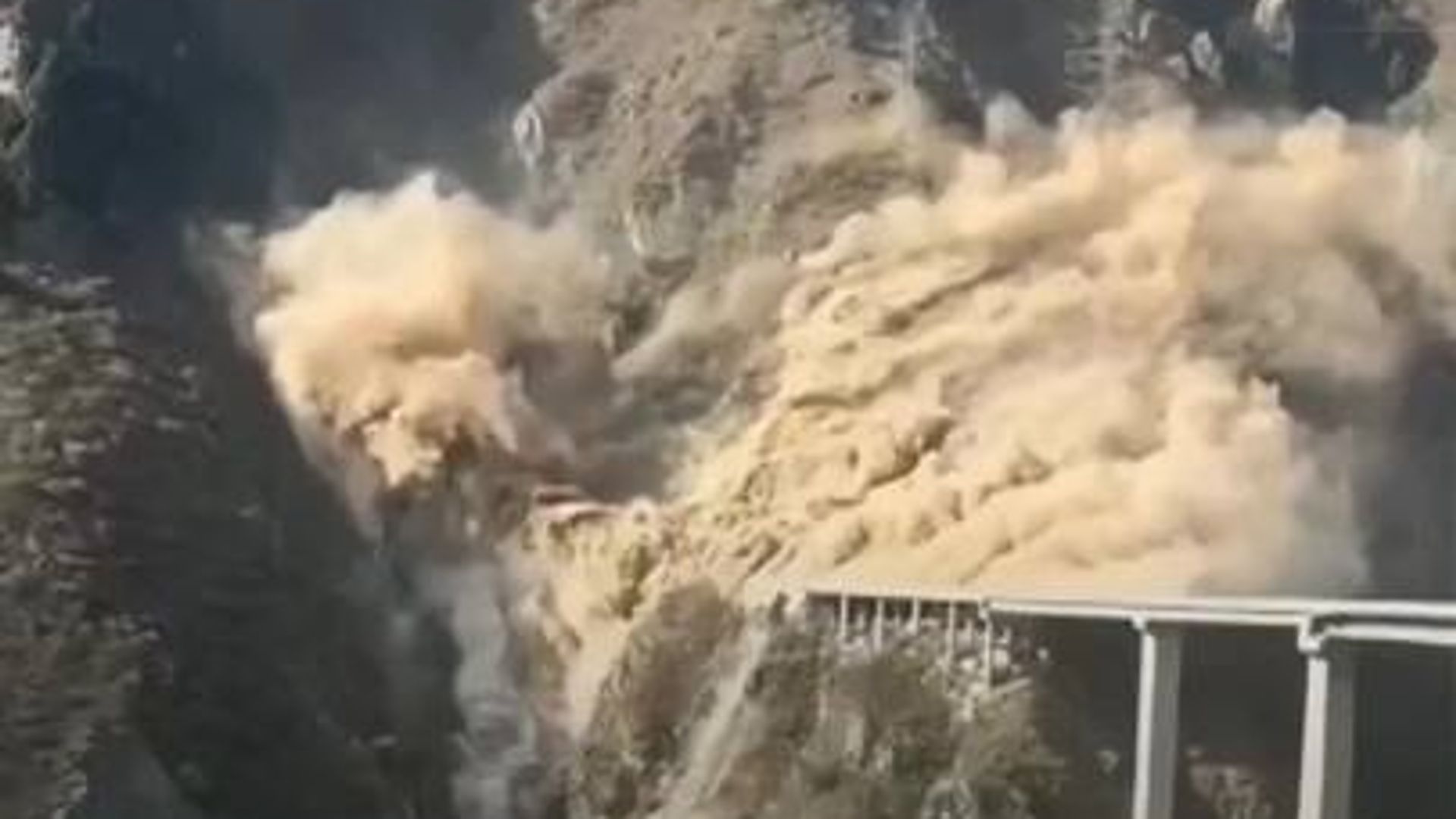 Newly opened bridge in China collapses
