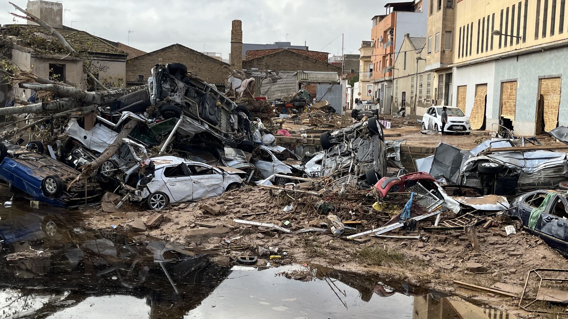 Locals relive 'apocalyptic scenes' after Spain's floods disaster