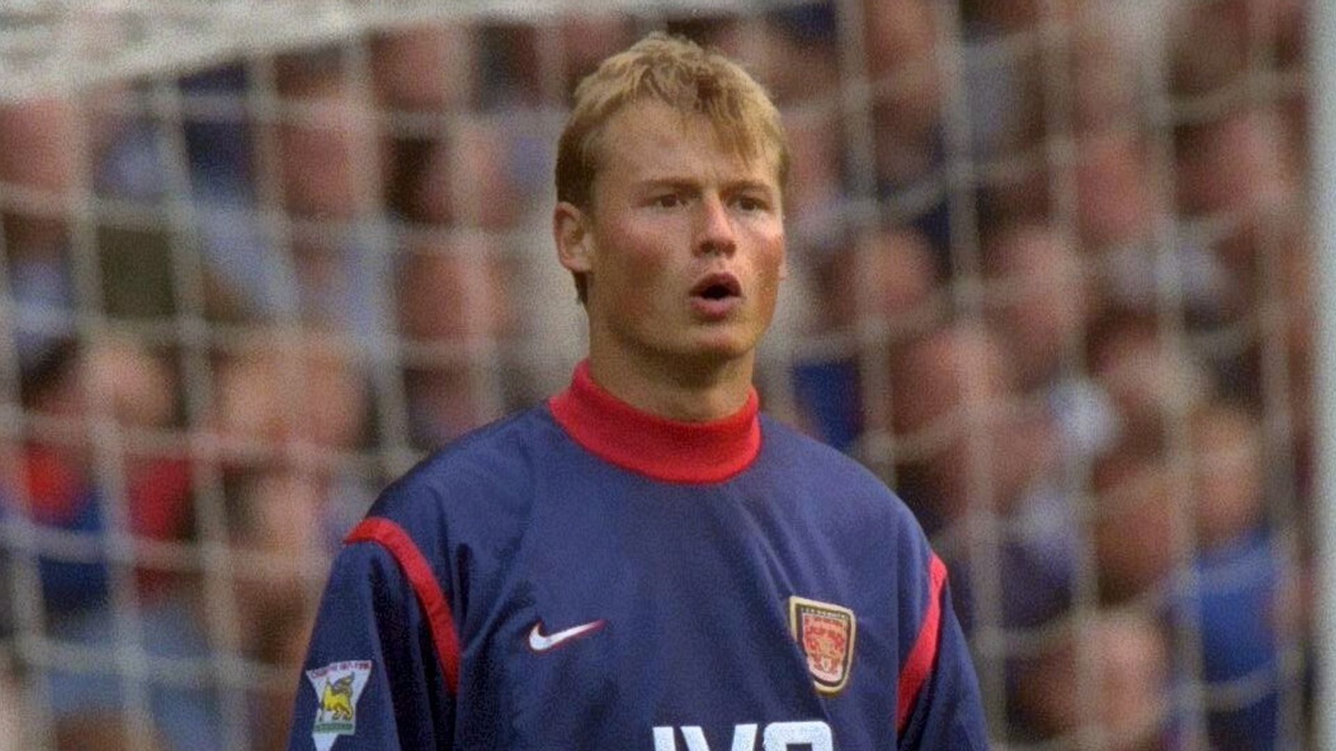 Former Arsenal goalkeeper Alex Manninger dies after car hit by train