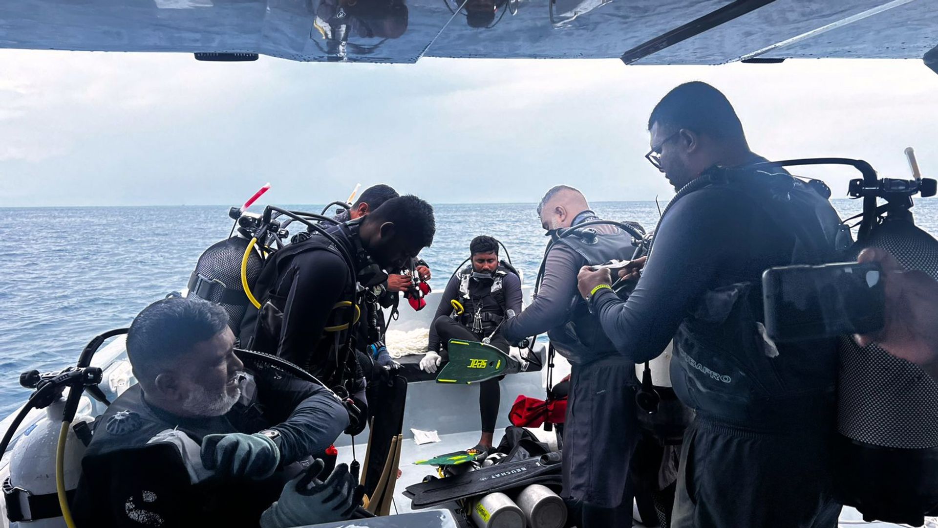 Finnish divers arrive in Maldives - as search for bodies of four Italians continues