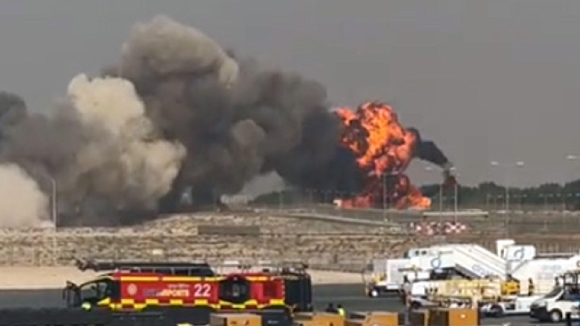 Plane crashes at Dubai air show