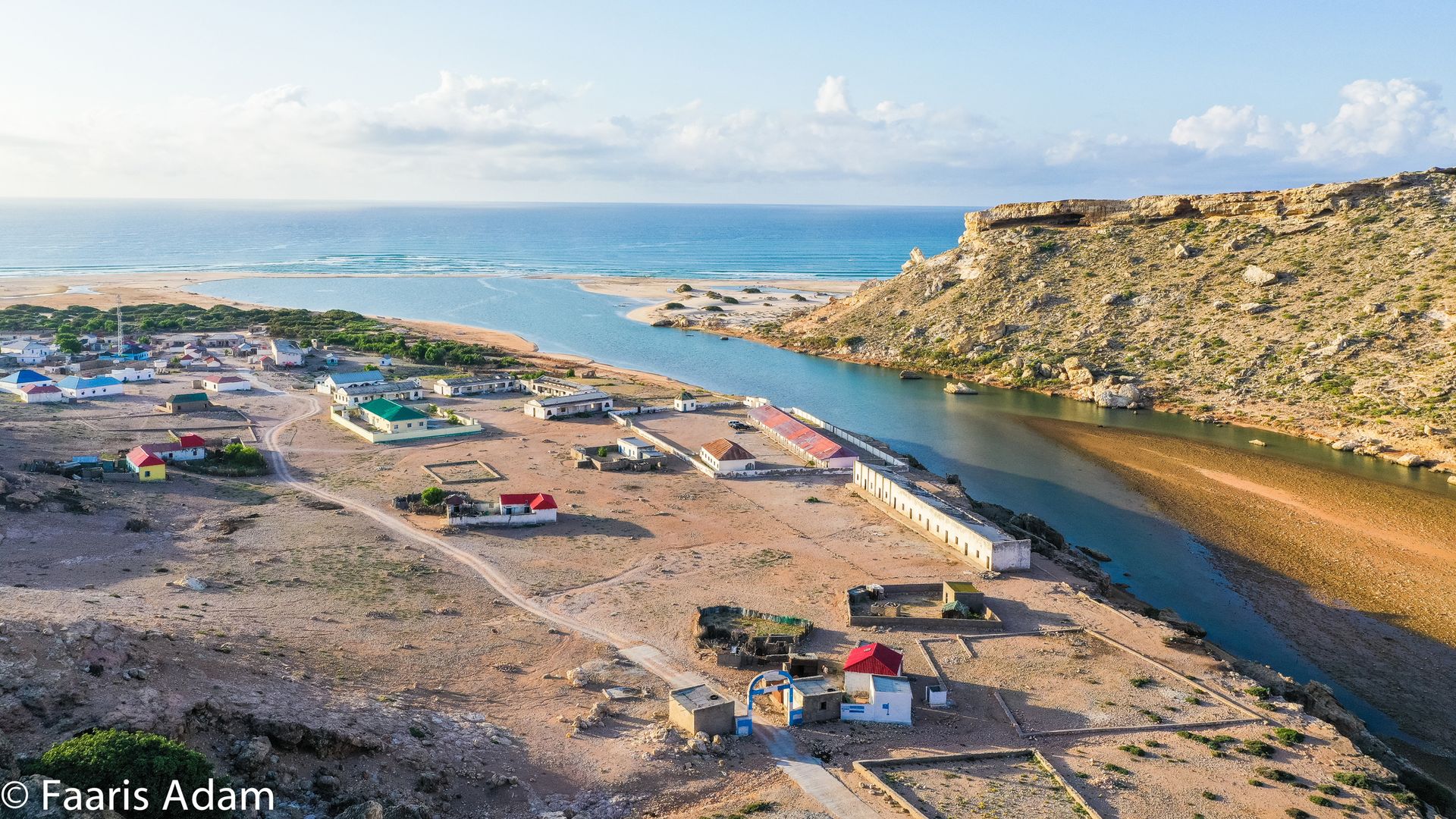 Pirates firing machine guns and rocket-propelled grenades board tanker off Somalia