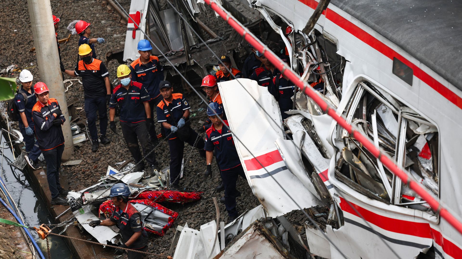 At least 14 dead in Indonesia train crash