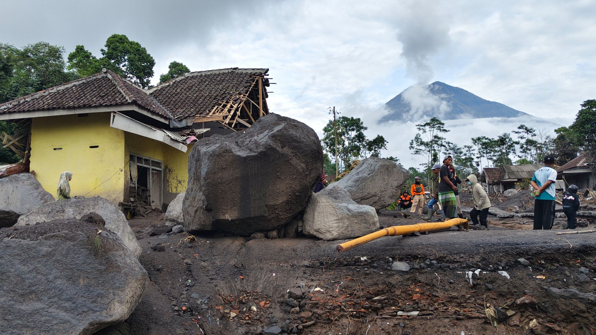 Nearly 1,000 evacuated as erupting Indonesian volcano covers villages with hot ash