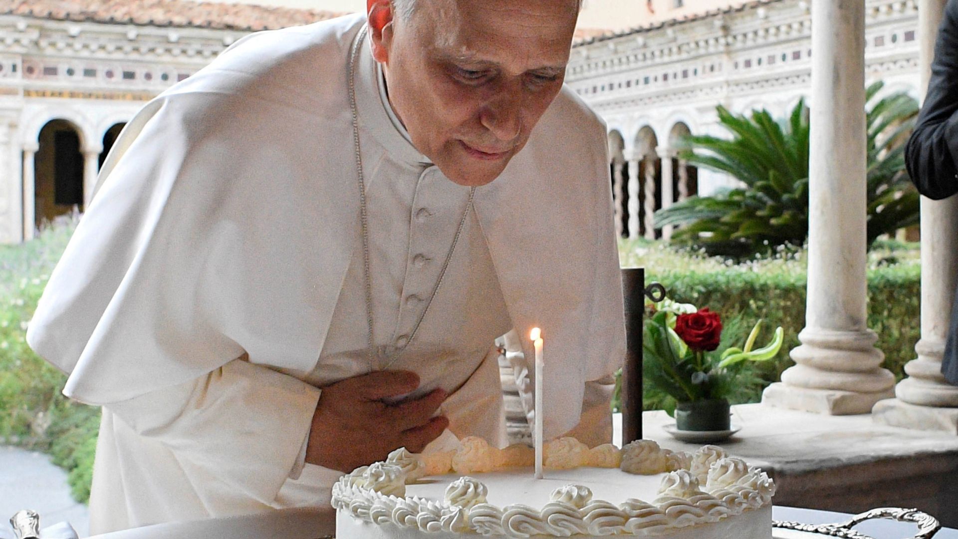 The Pope on being a world leader, Elon's trillionaire pay packet - and family splits over baseball