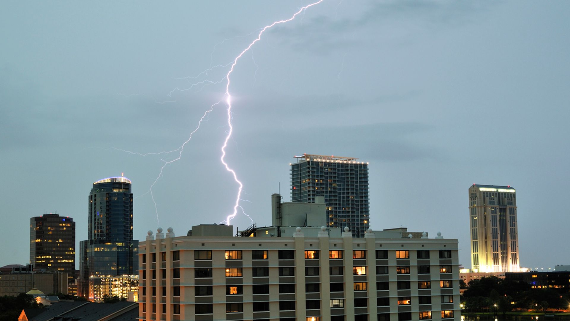 Man dies after being struck by lightning on honeymoon