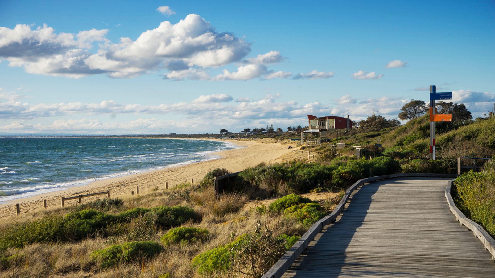 British man dies off coast of Melbourne after surfboard snaps