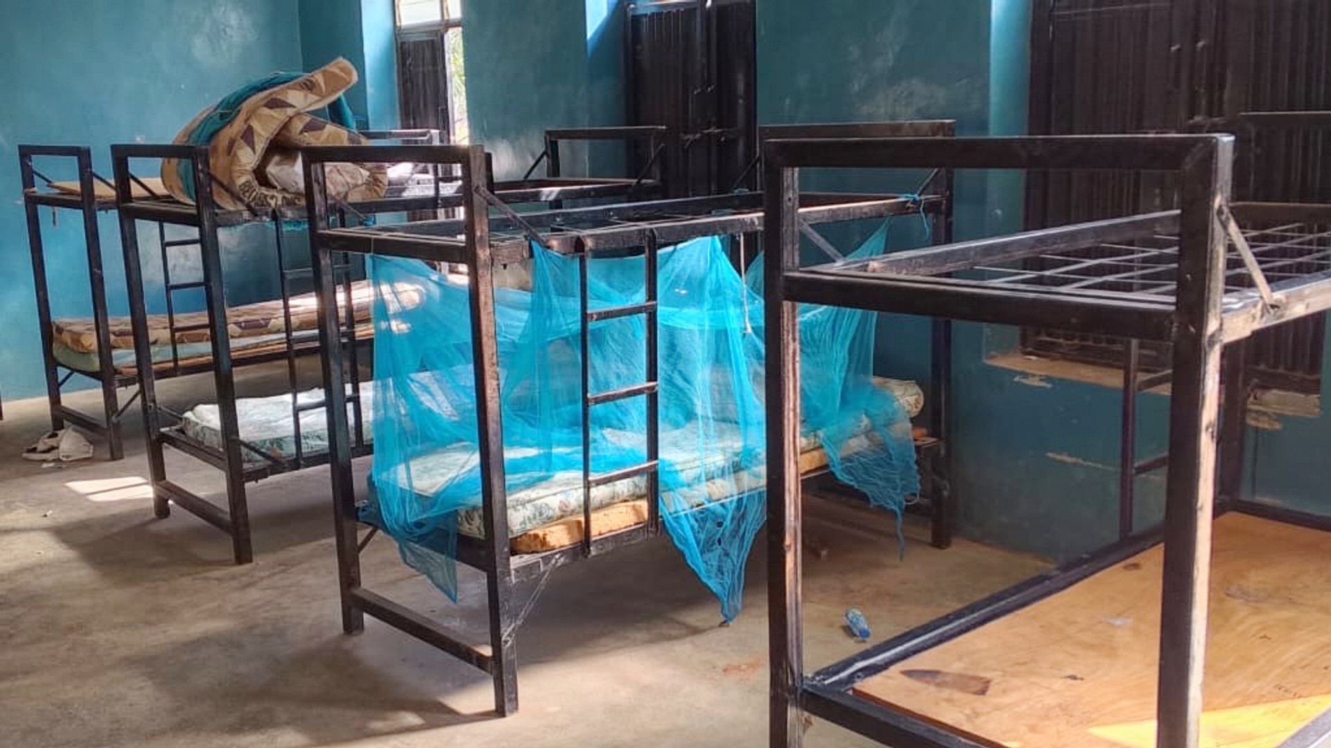 More than 300 schoolchildren kidnapped by gunmen in Nigeria