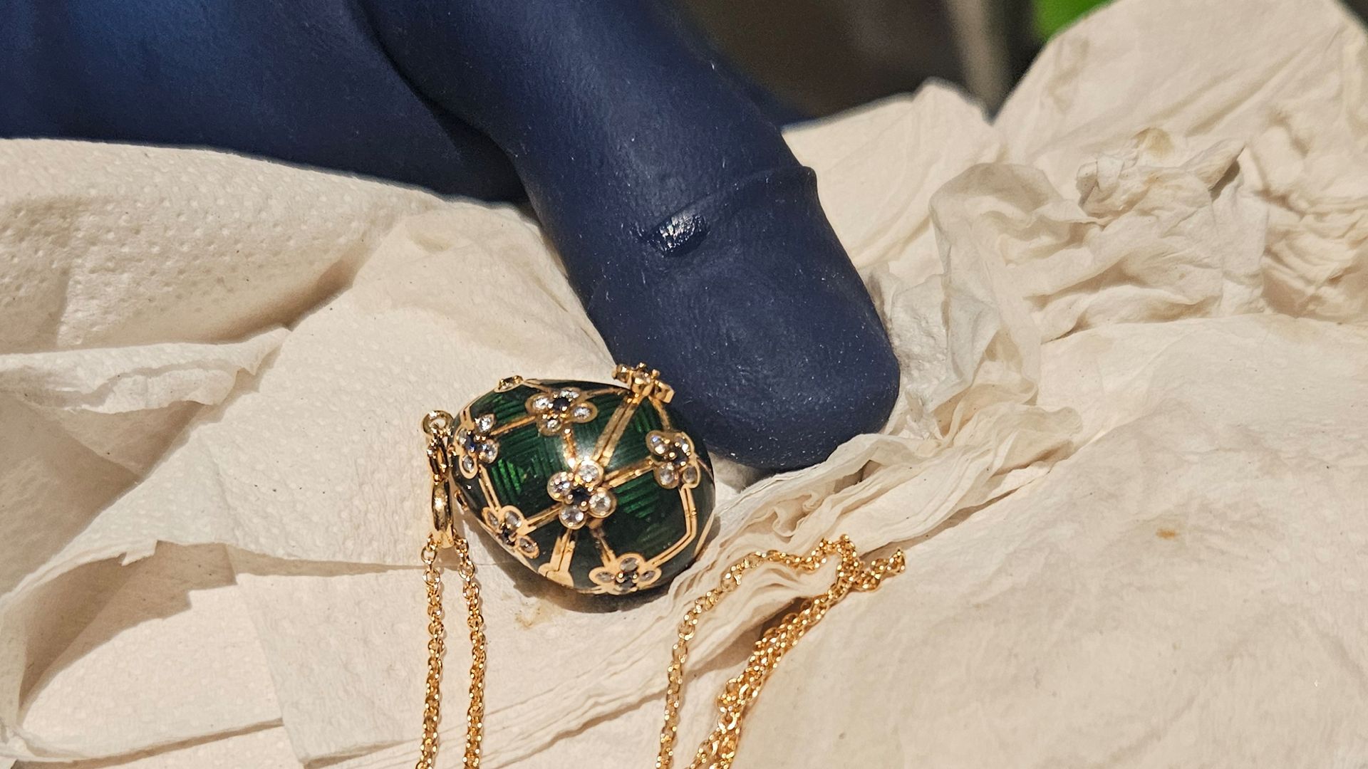 Stolen Faberg&#233; pendant passed to police - quite literally
