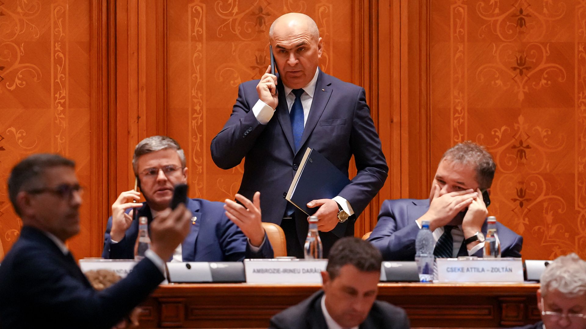 Romania's pro-Europe government collapses after PM loses no-confidence vote