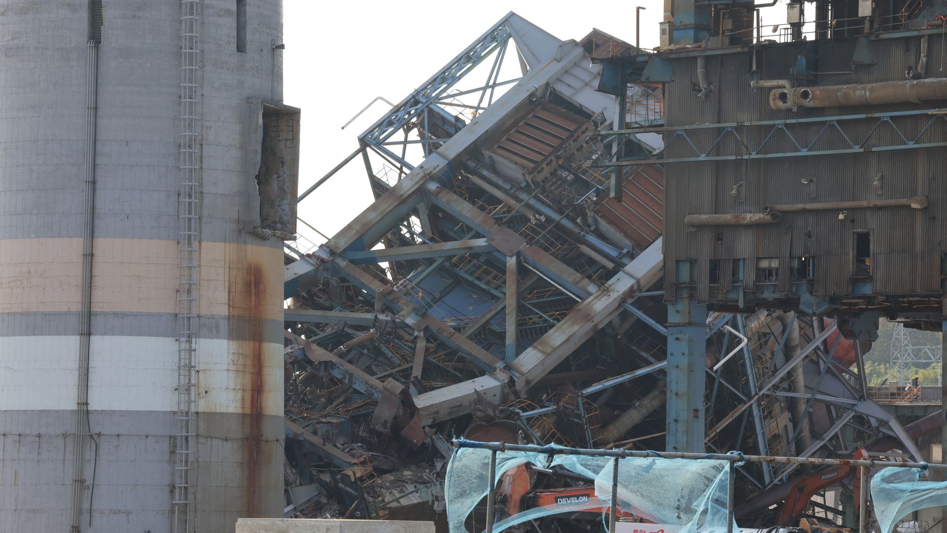 Third body pulled from rubble after boiler tower collapses in South Korea - four still trapped