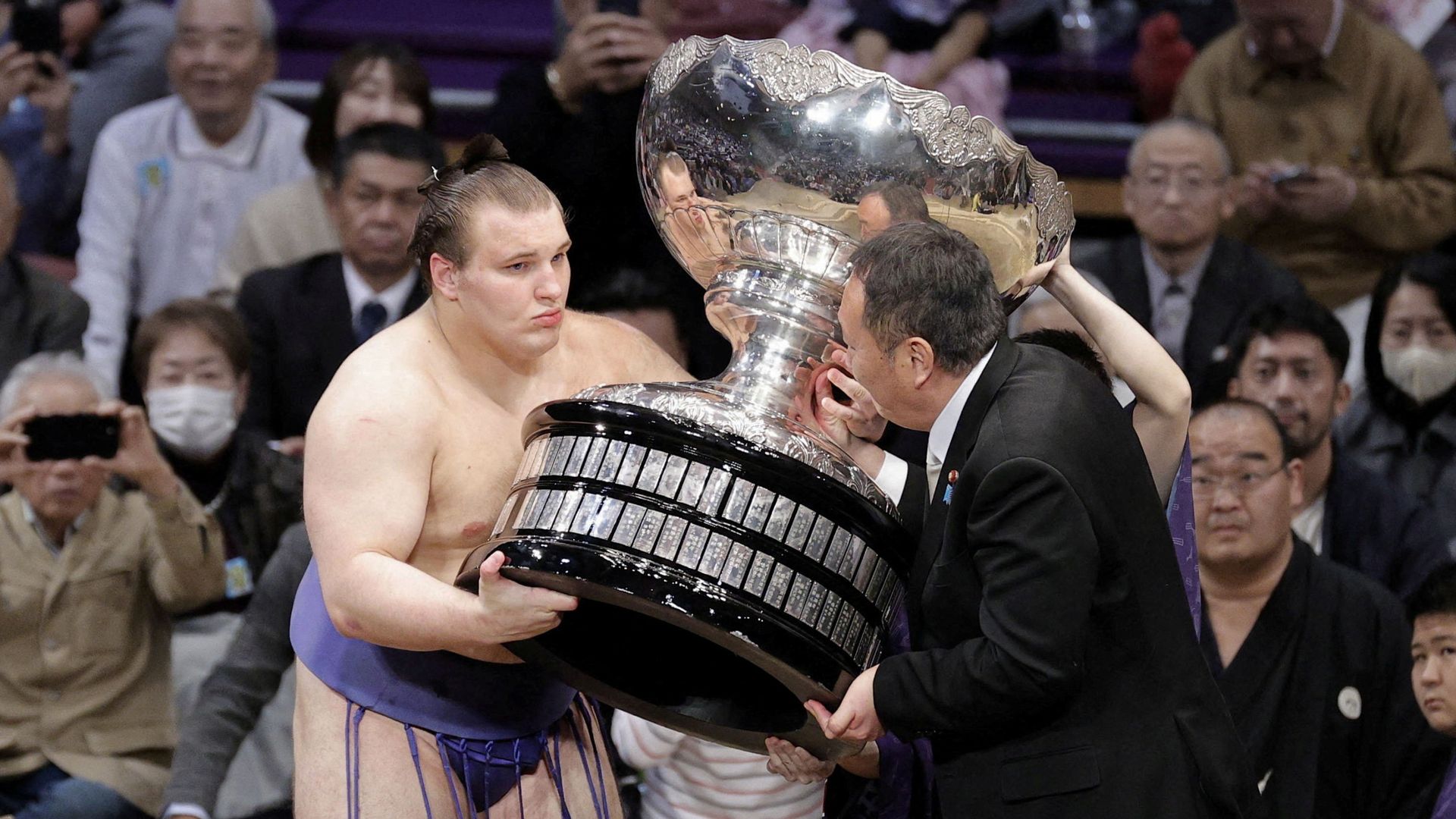 Ukrainian sumo wrestler makes history in Japan