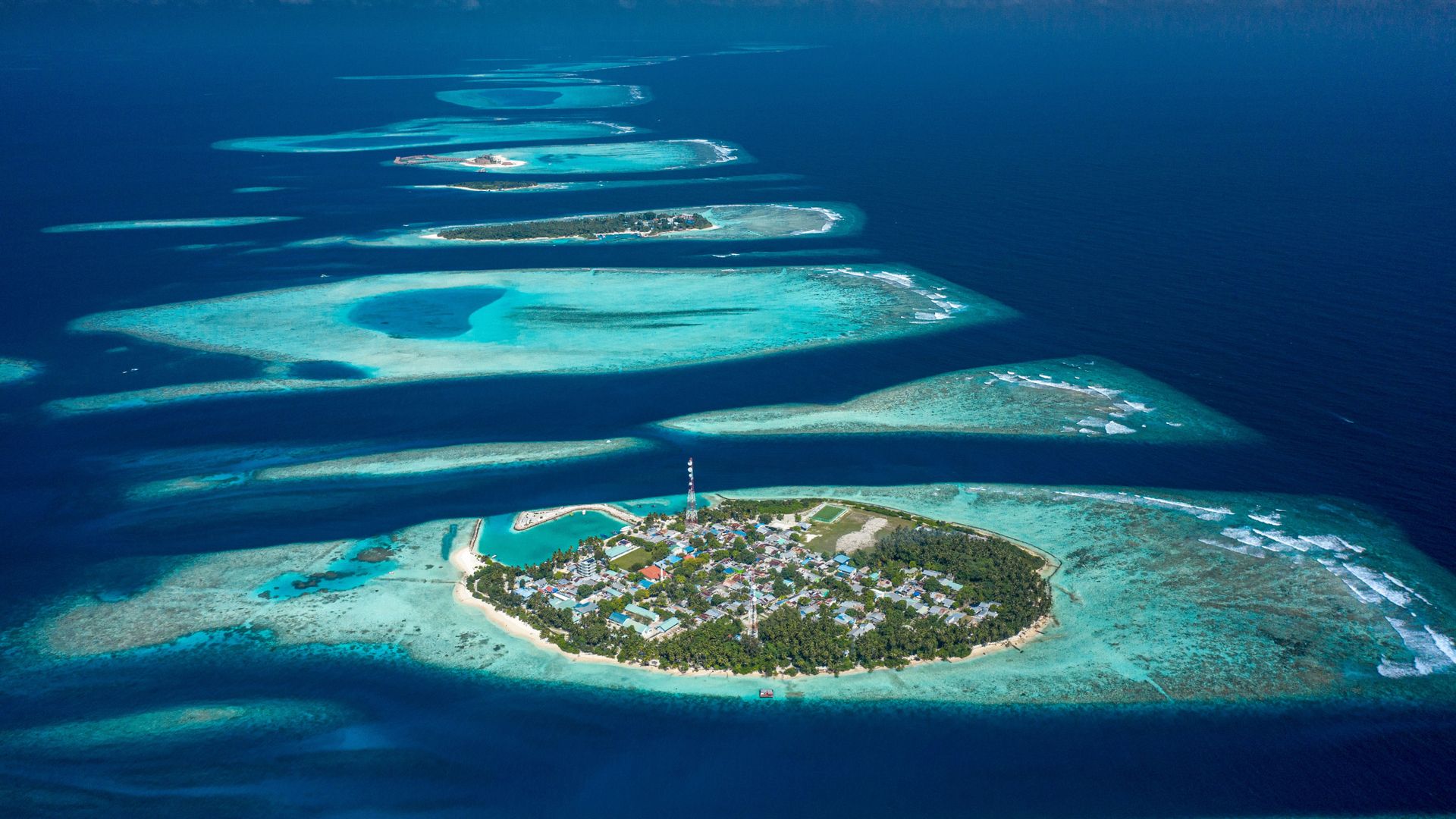 Five tourists die deep diving in Maldives
