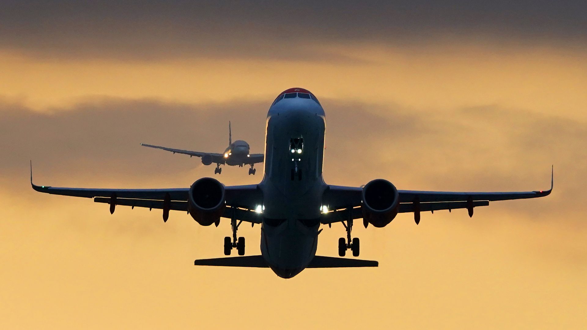 Plan unveiled to tackle 'totally unacceptable' behaviour by airline passengers