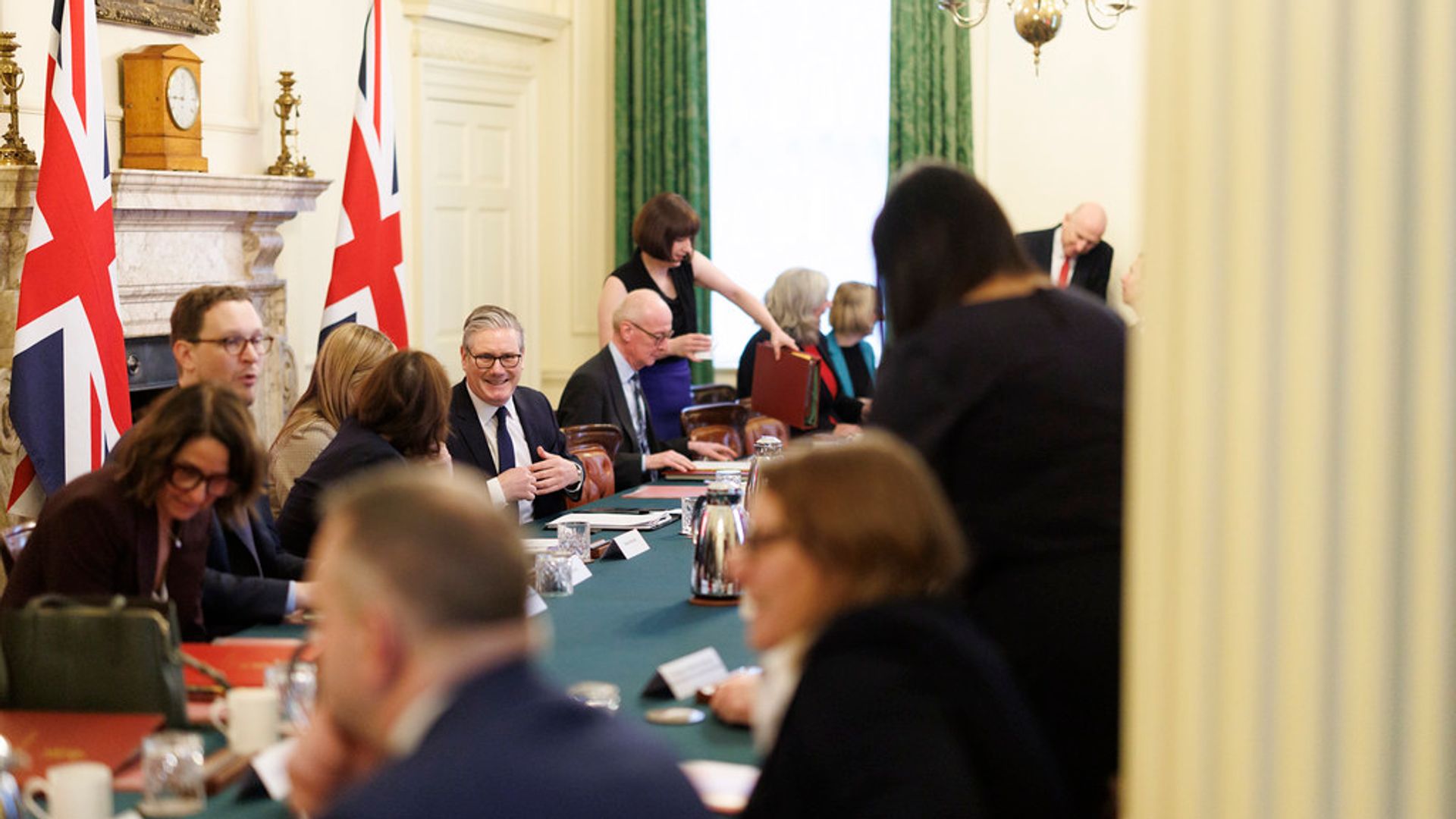 Report suggests income tax cut and NI abolition to 'incentivise work'