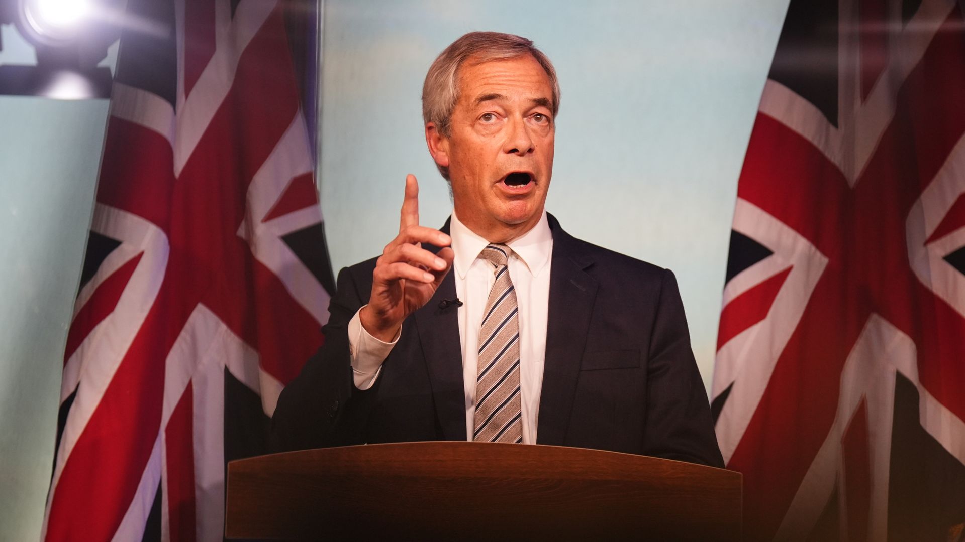Who is the 'well known' Labour figure Farage says will defect to Reform next week?