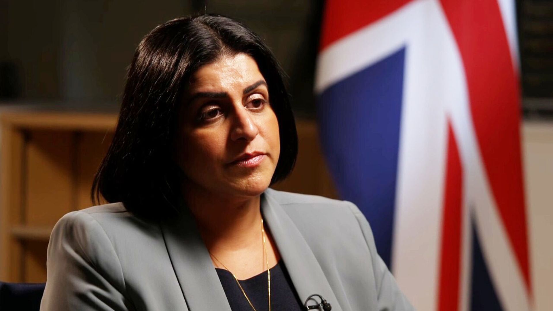 Don't oppose my asylum plans, Mahmood warns Labour MPs - as she tells Farage to 'sod off'