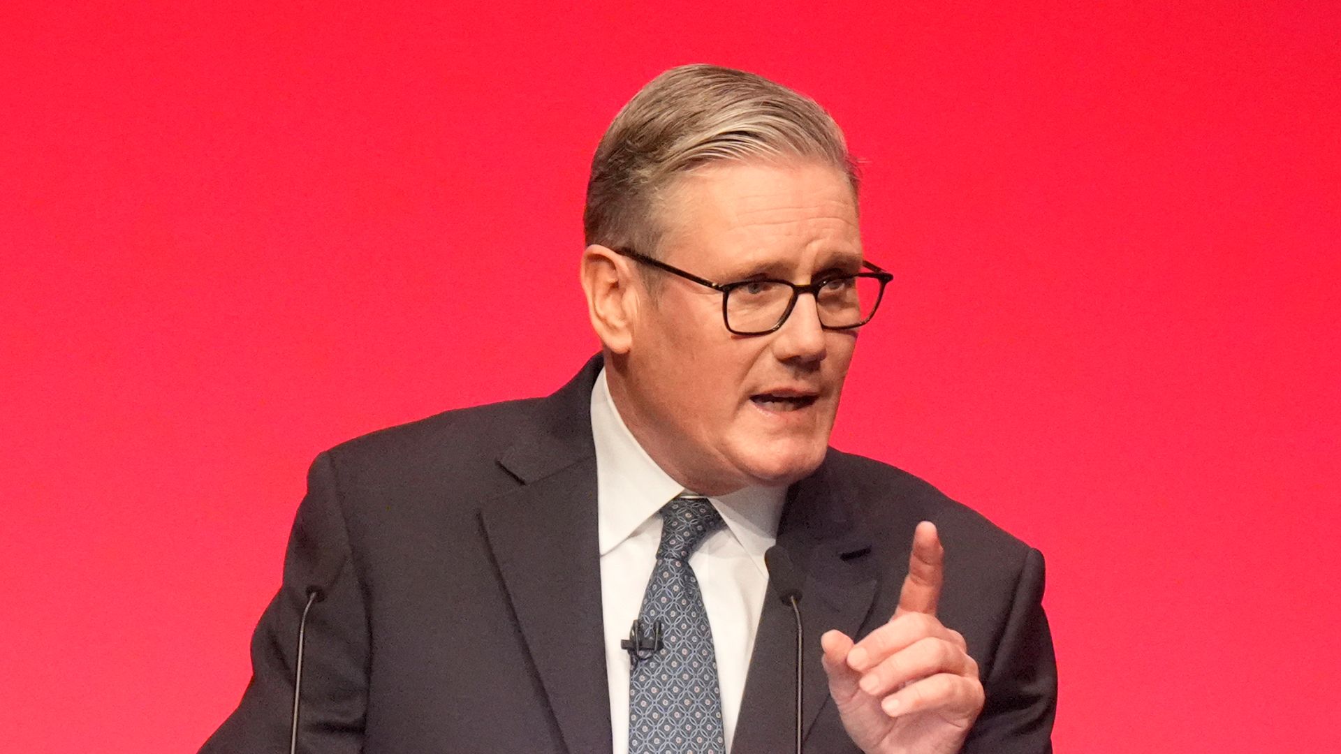 Starmer pledges to 'reverse devastating decline' of communities with £800m investment