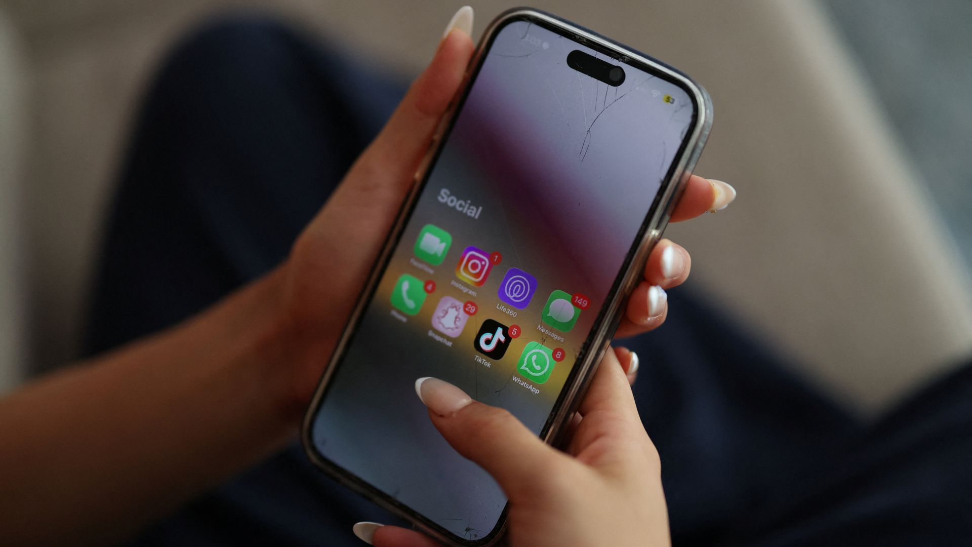 Conservatives pledge to ban social media for under-16s