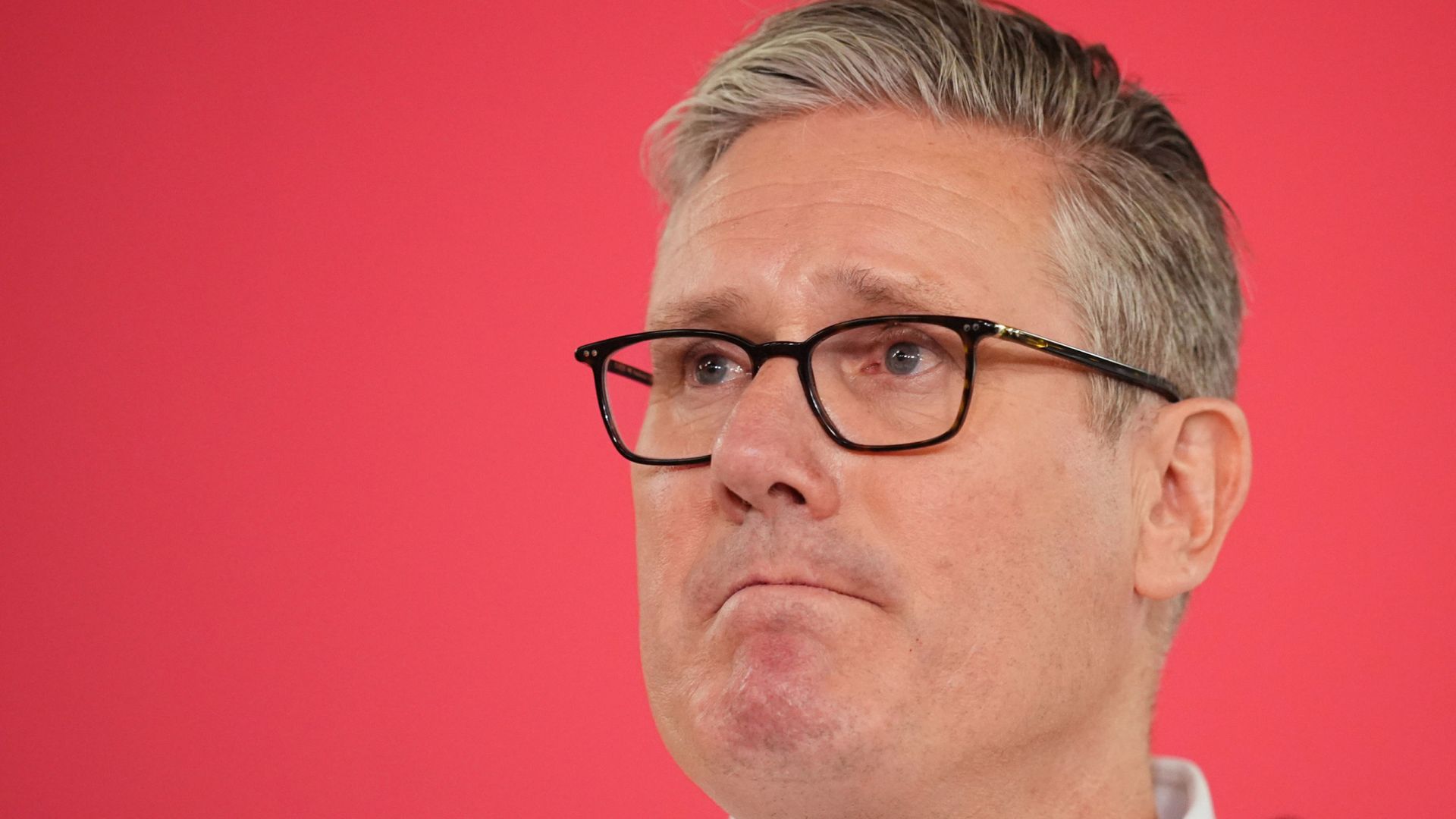 PM 'weighs up options' ahead of crucial cabinet meeting this morning