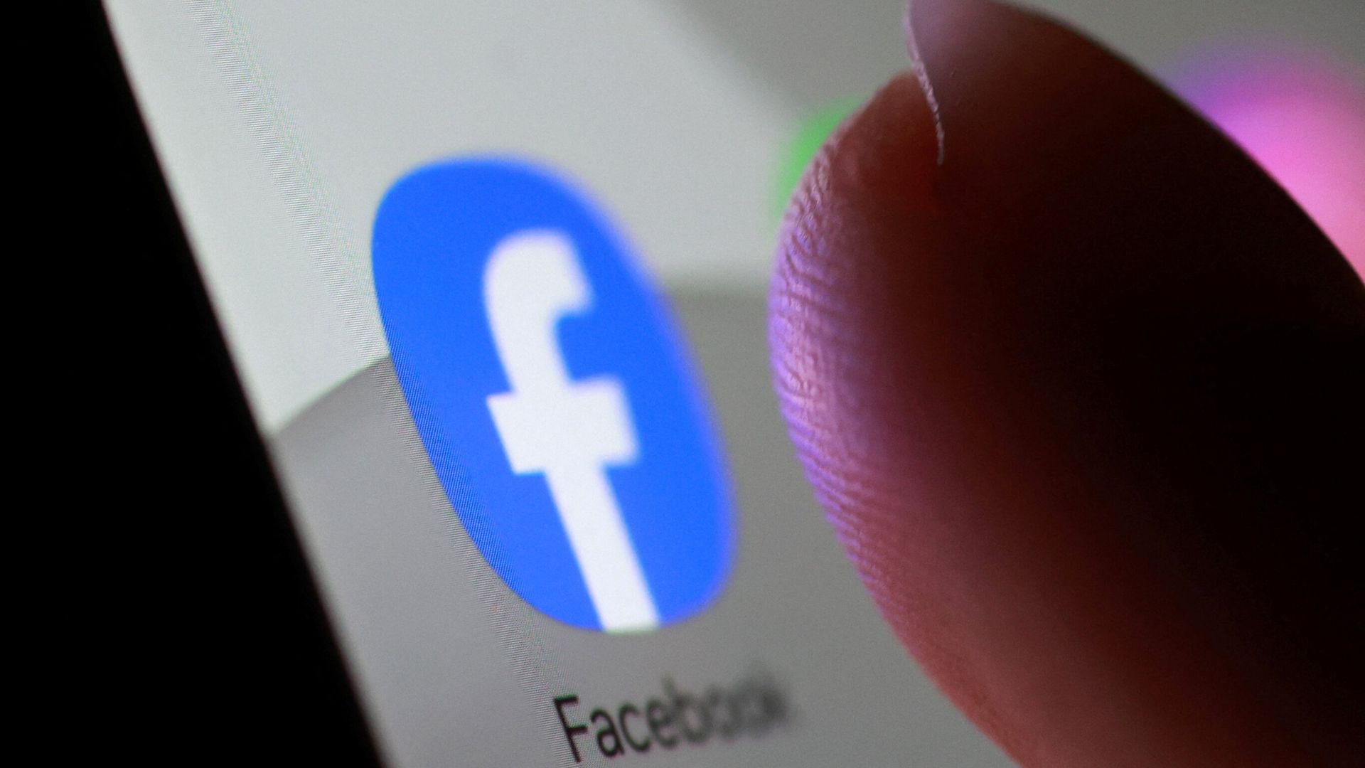 Ex-Facebook worker investigated over download of 30,000 private images