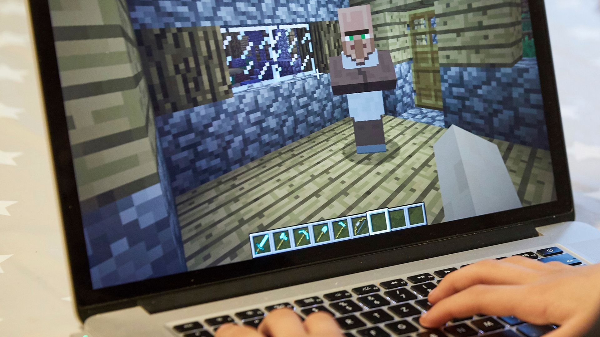Minecraft users targeted by criminals posing as game coders